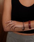 Astrid og Agnes - Adelia armbånd i forgylt stål og burgunder lær thumbnail